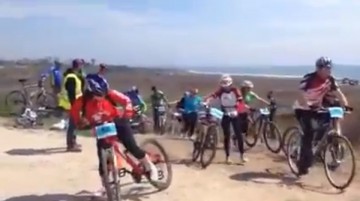 Peste 400 de ciclişti au participat la Beach Race XCO, pe plaja din Corbu